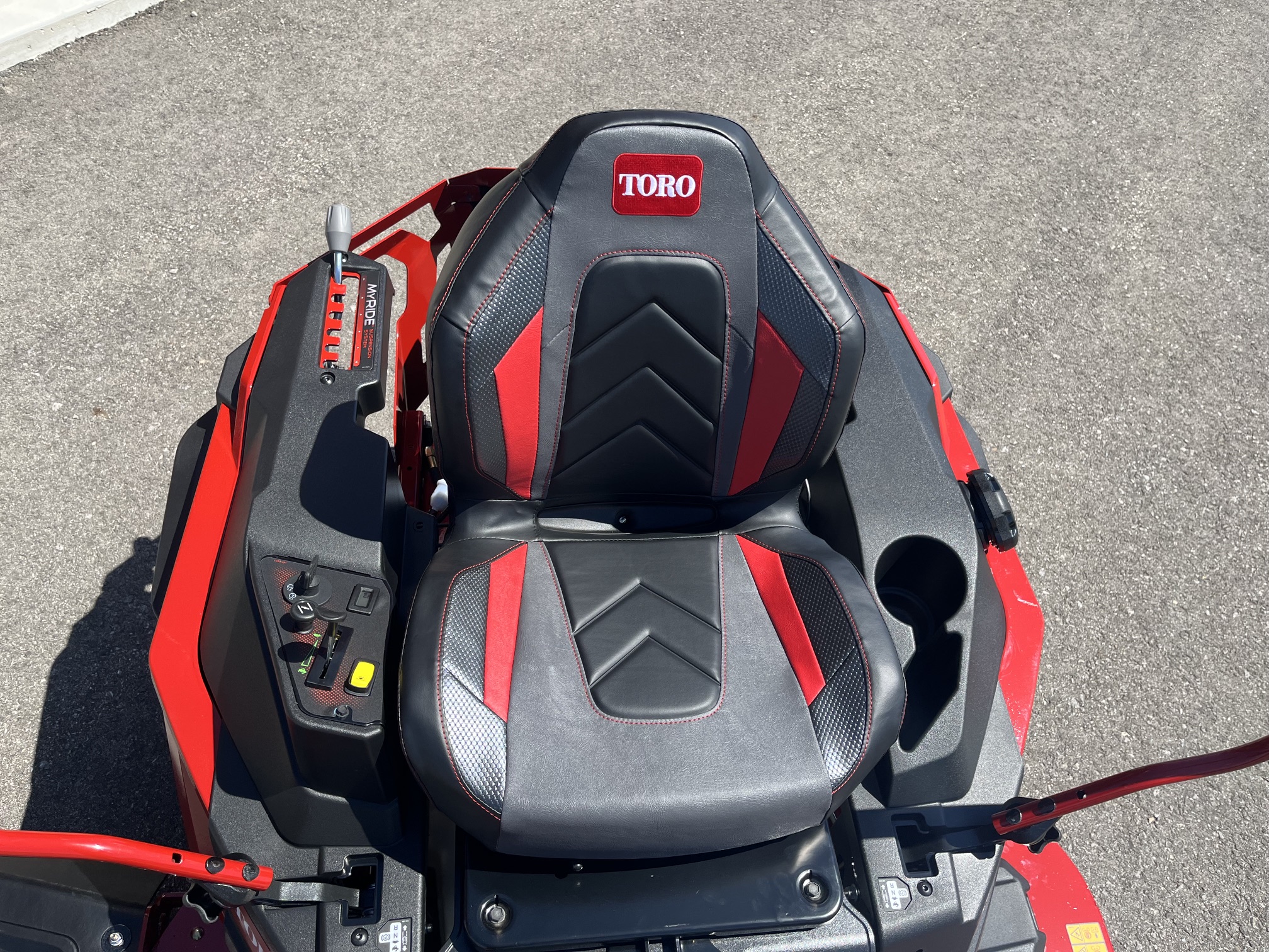 Toro 54 Inch Titan MyRide Zero Turn Lawn Mower 76511