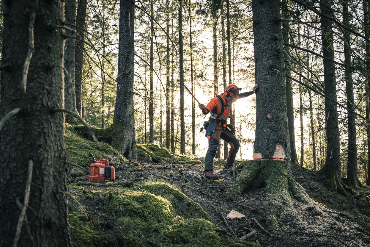 Husqvarna 572 XP Chainsaw 966733109 - Image 7