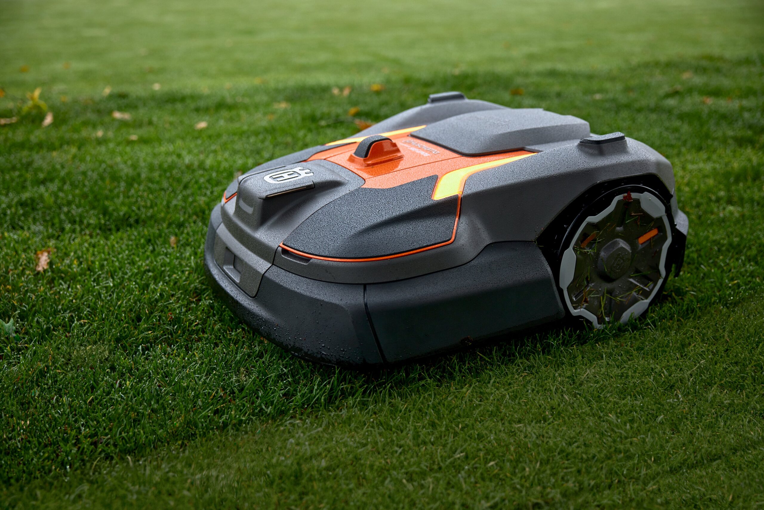 Husqvarna Automower 580L with EPOS Robotic Lawn Mower 2 Acres For Golf and Sports Fields (970730505) - Image 2