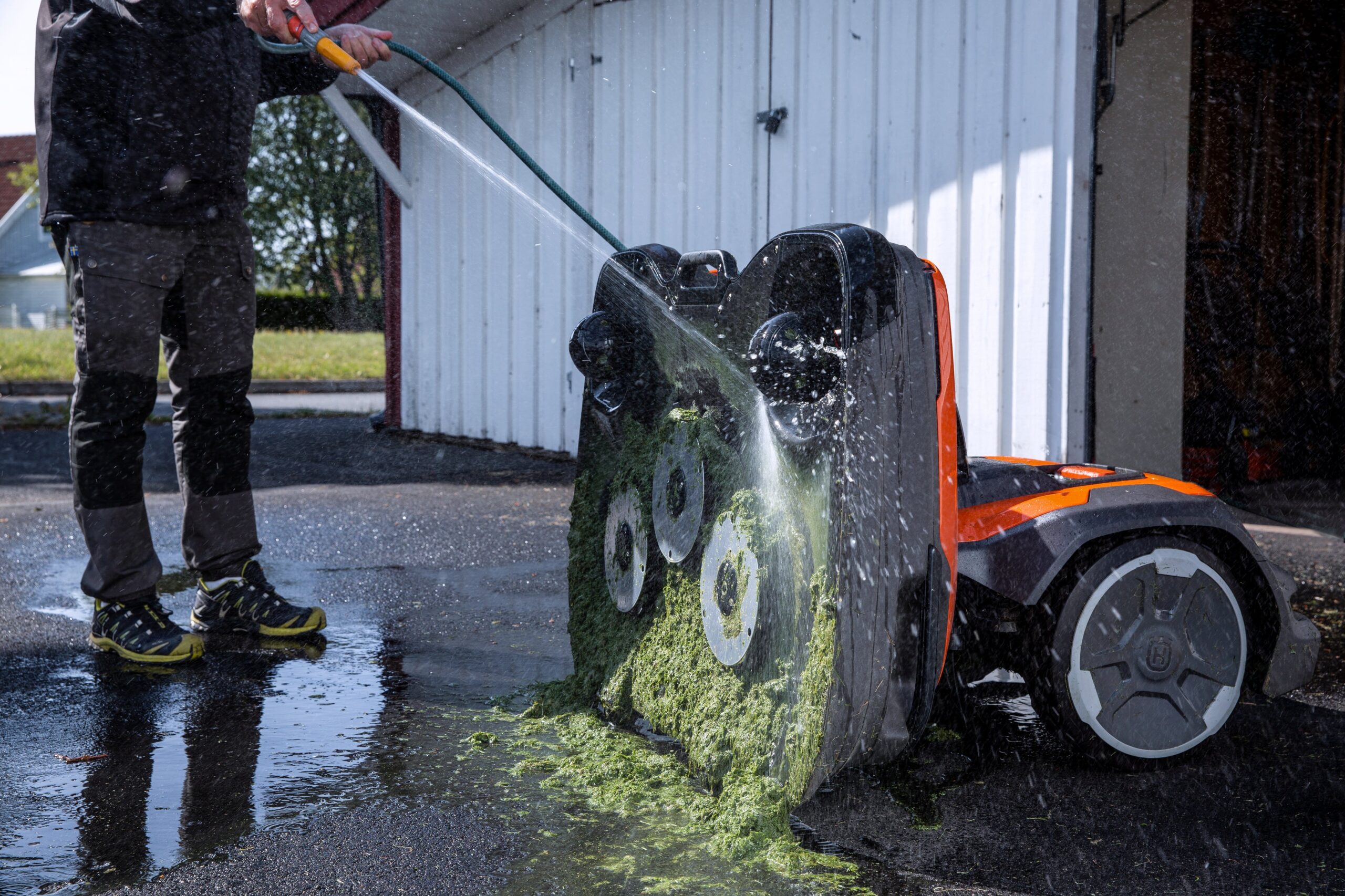 Husqvarna Automower CEORA 546 EPOS Robotic Mower with RZ 43M Cutting Deck 49AH Battery 10 Acre (CEORA RZ43M) - Image 9