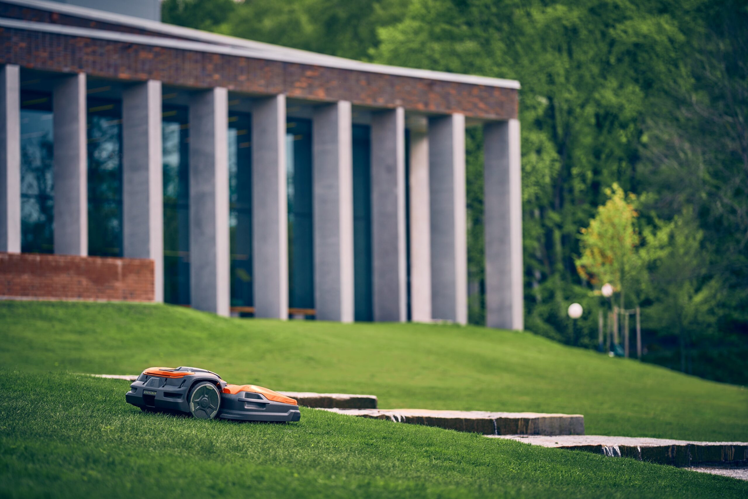 Husqvarna Automower CEORA 546 EPOS Robotic Mower with RZ 43M Cutting Deck 49AH Battery 10 Acre (CEORA RZ43M) - Image 3