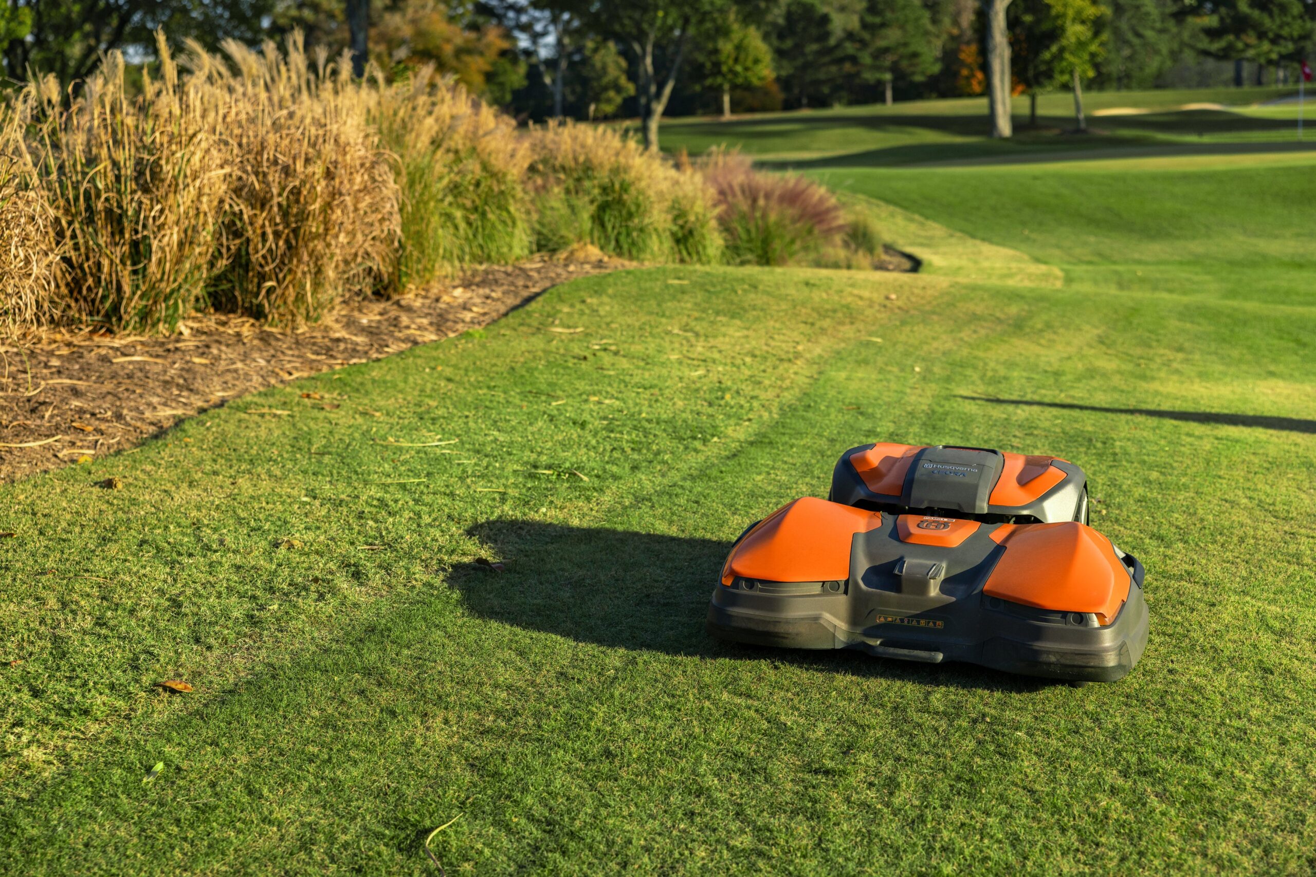 Husqvarna Automower CEORA 546 EPOS Robotic Mower with RZ 43M Cutting Deck 49AH Battery 10 Acre (CEORA RZ43M) - Image 6