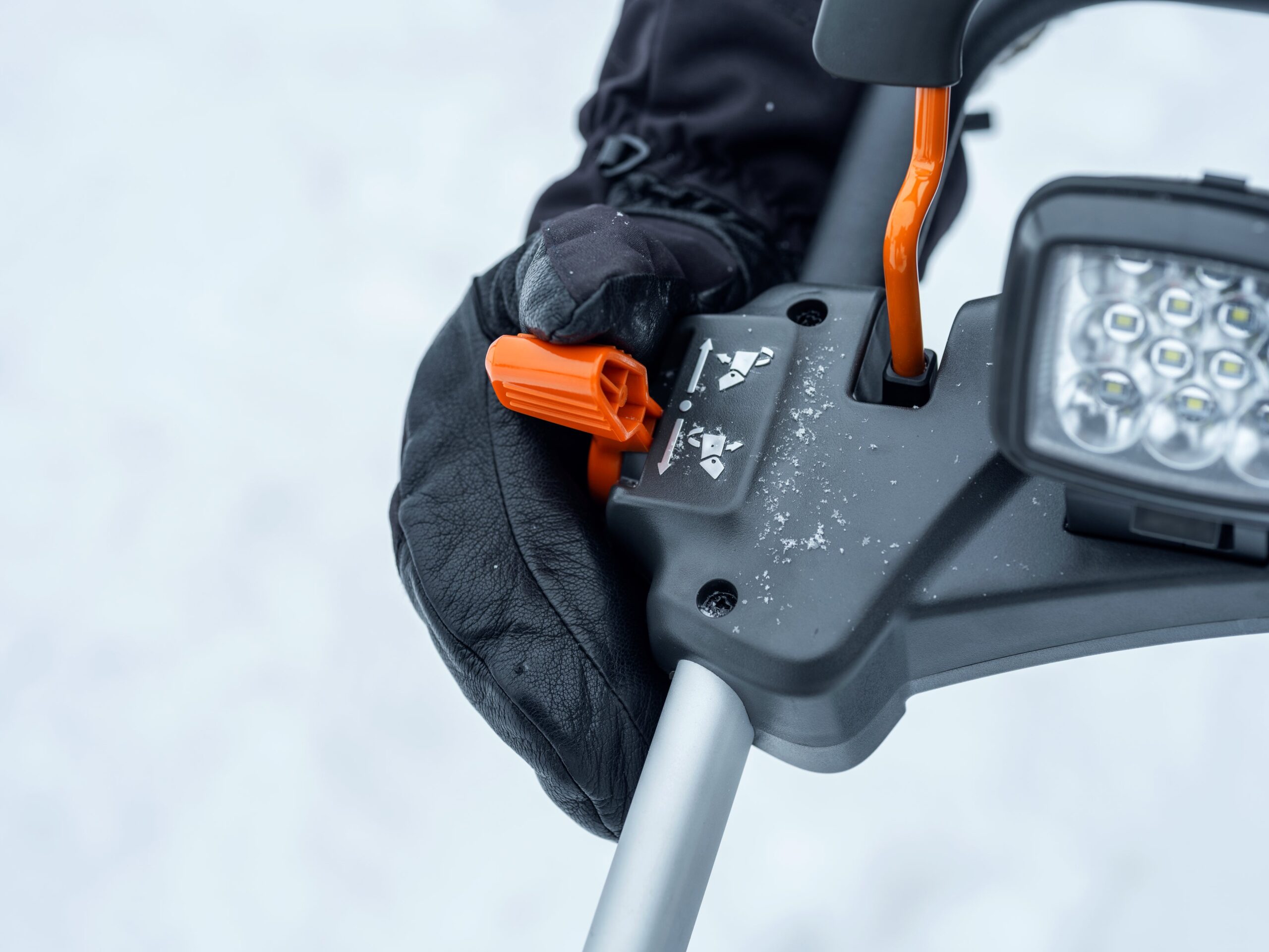 Husqvarna ST 253i Electric Snow Blower
