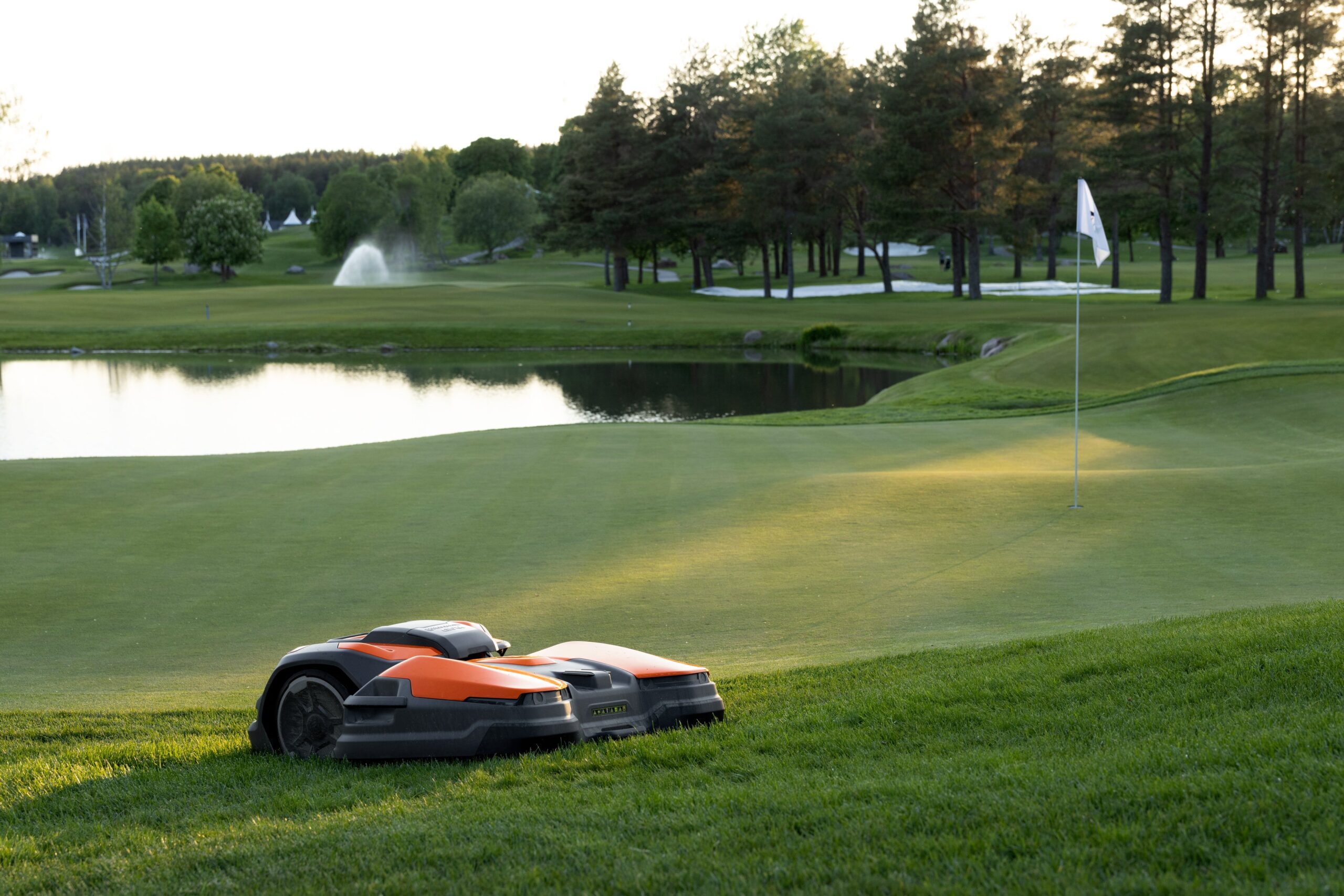 Husqvarna Automower CEORA 546 EPOS Robotic Mower with RZ 43M Cutting Deck 49AH Battery 10 Acre (CEORA RZ43M) - Image 8