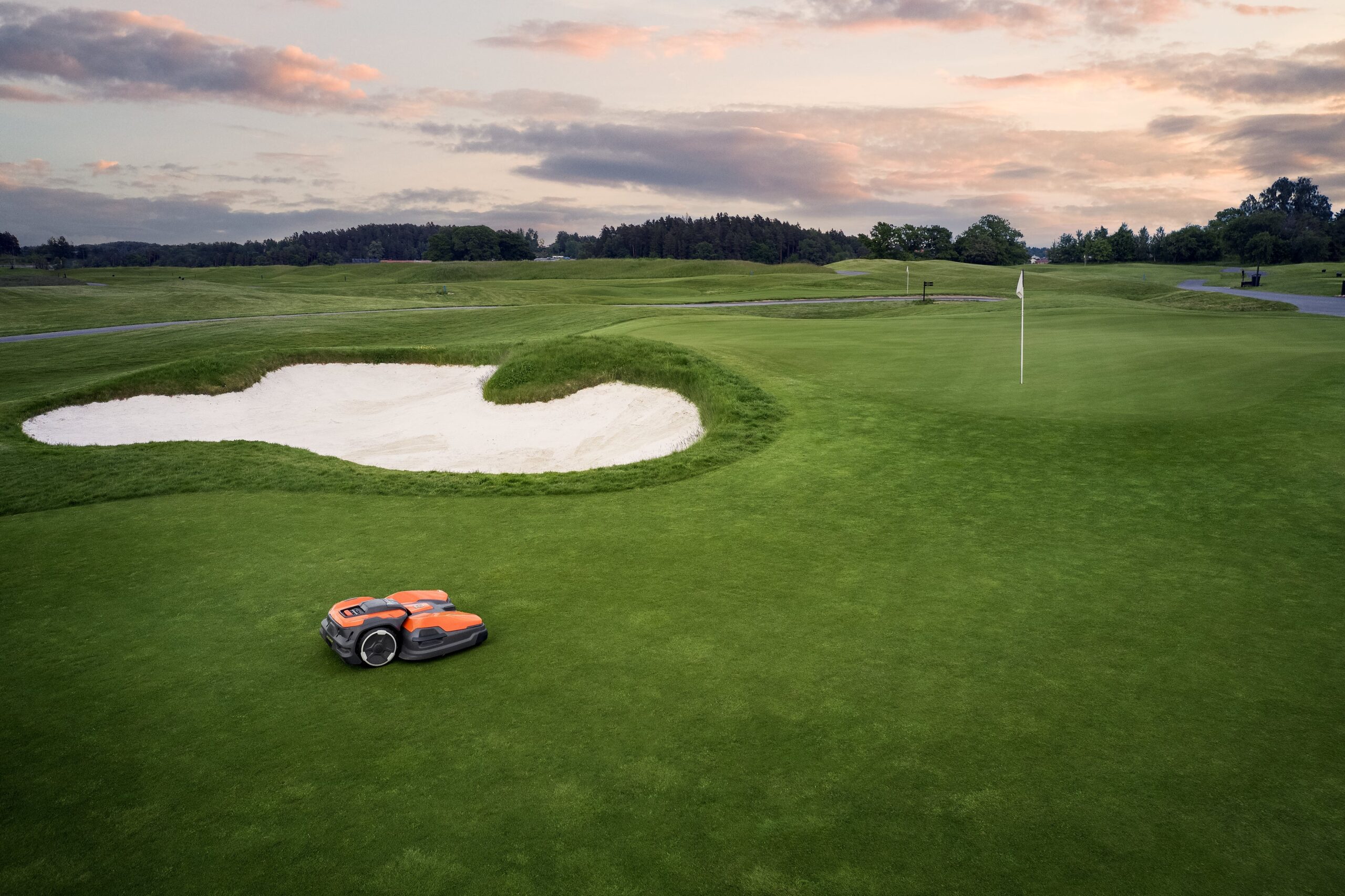 Husqvarna Automower CEORA 546 EPOS Robotic Mower with RZ 43M Cutting Deck 49AH Battery 10 Acre (CEORA RZ43M) - Image 7