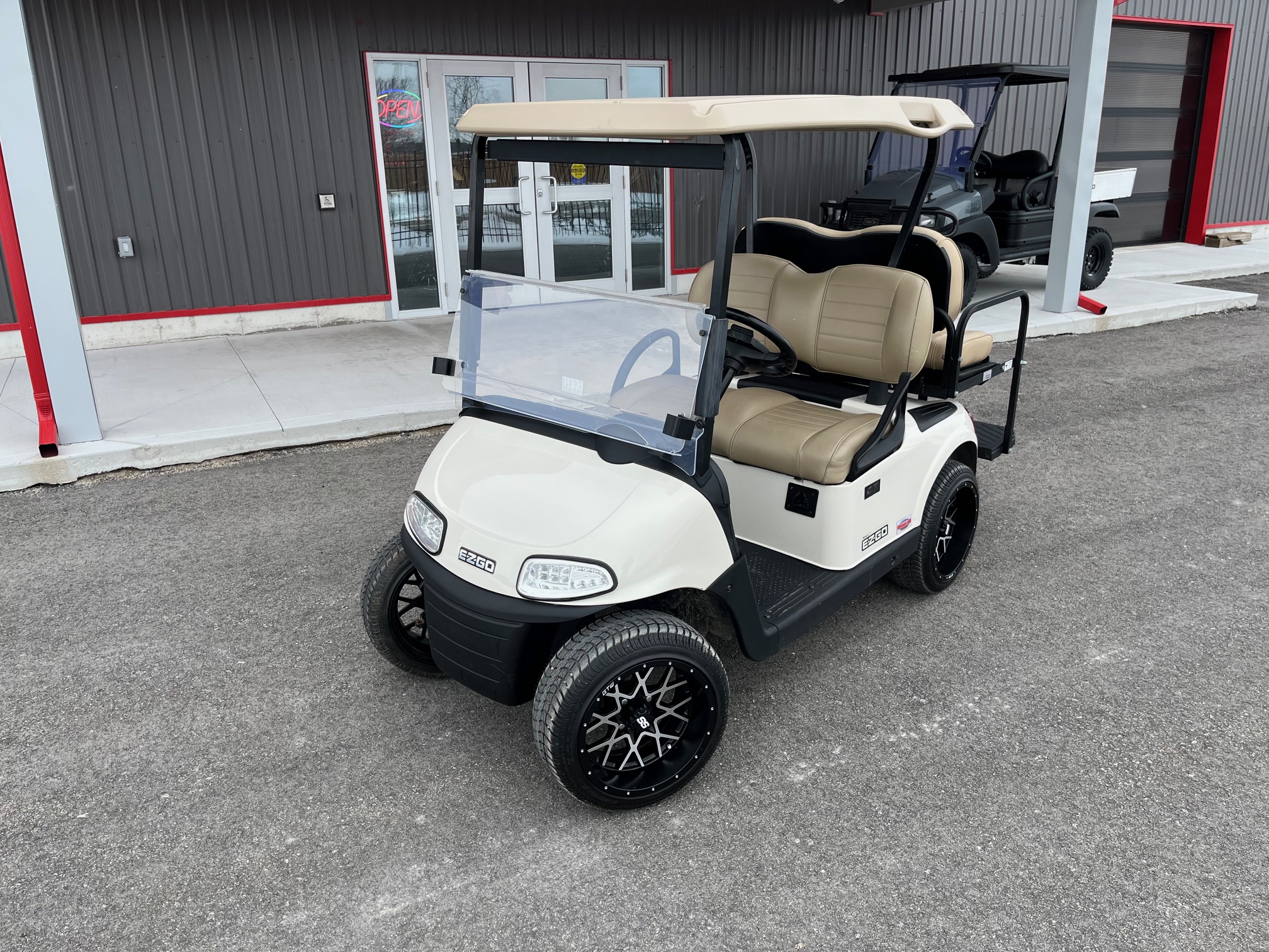 2017 EZGO RXV 48V Electric 4 Passenger Golf Cart