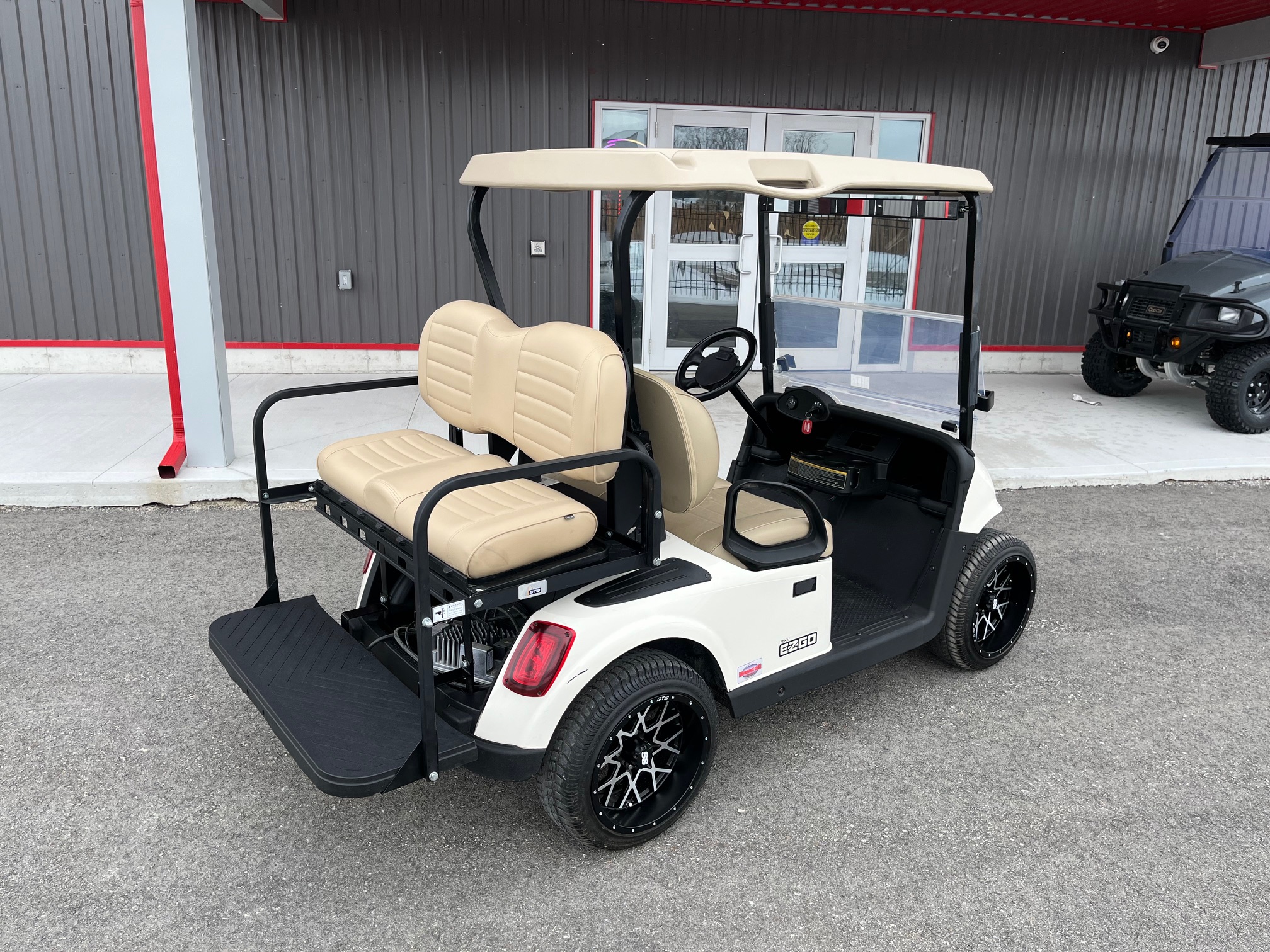 2017 EZGO RXV 48V Electric 4 Passenger Golf Cart