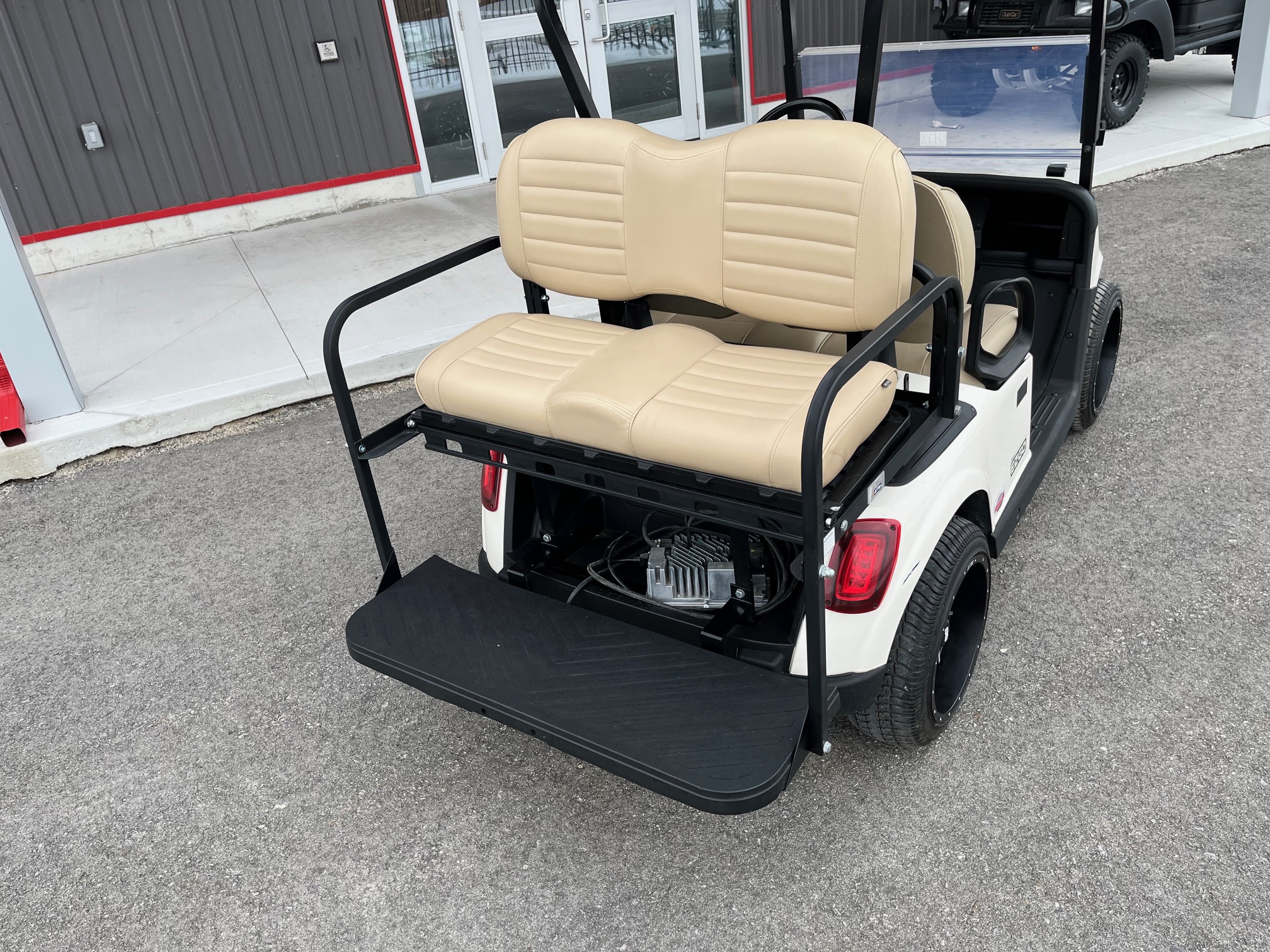 2017 EZGO RXV 48V Electric 4 Passenger Golf Cart
