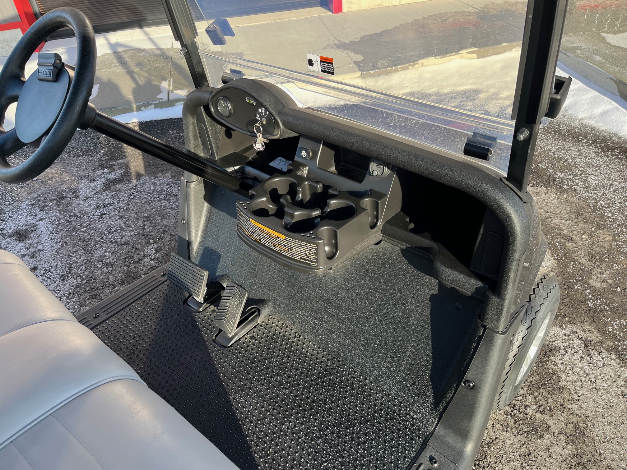 IMG_8922 2022 EZGO RXV Lithium Grey 4 Passenger Electric Golf Cart