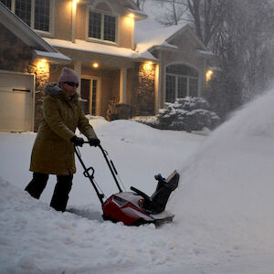 Medium (12) Toro 38475 18 inch Power Clear Electric Start Snow Blower 518 ZE